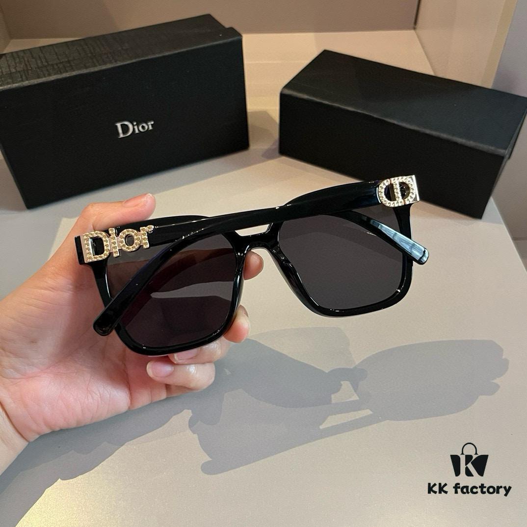 Dior Sunglasses, Lightweight and Comfortable, Oversized Face-Flattering Small Frame Sunglasses