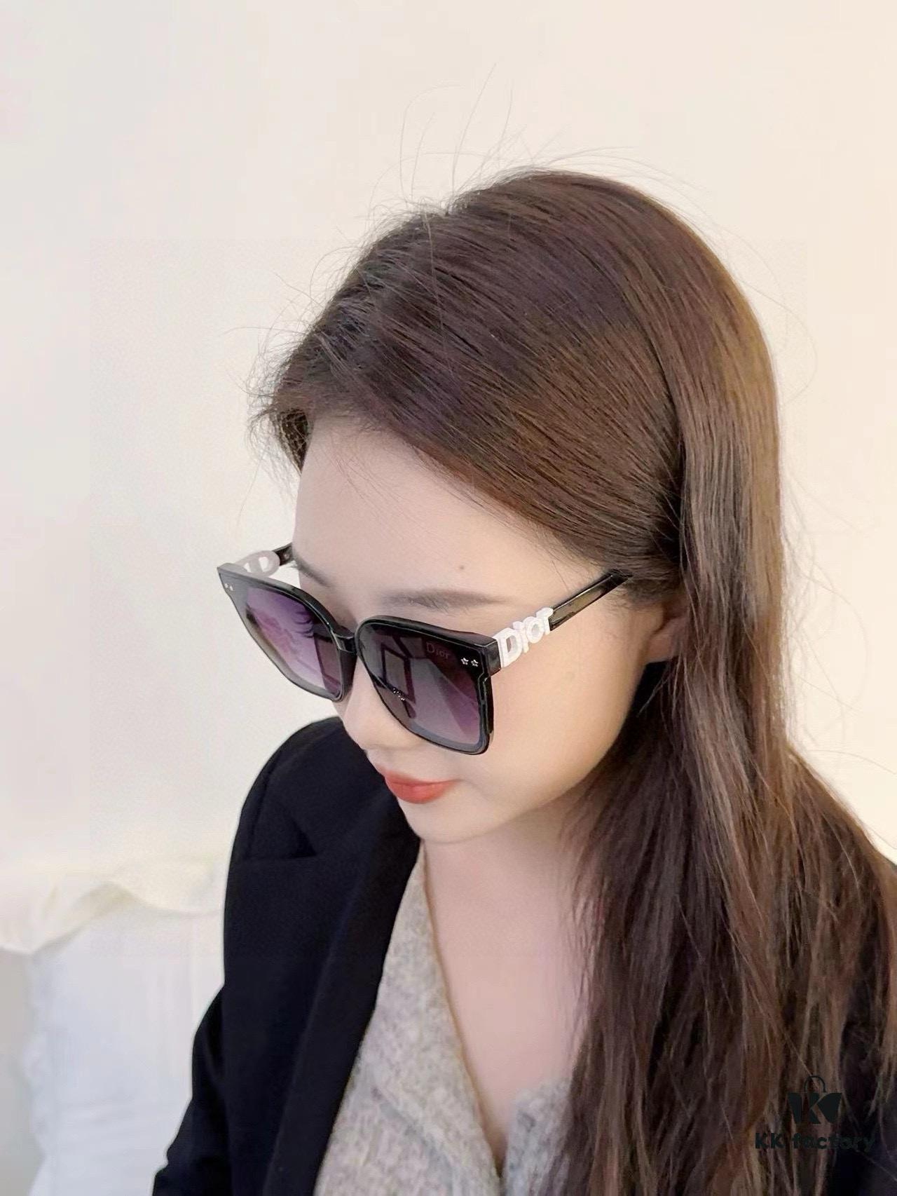 Dior Sunglasses, Lightweight and Comfortable, Oversized Face-Flattering Small Frame Sunglasses