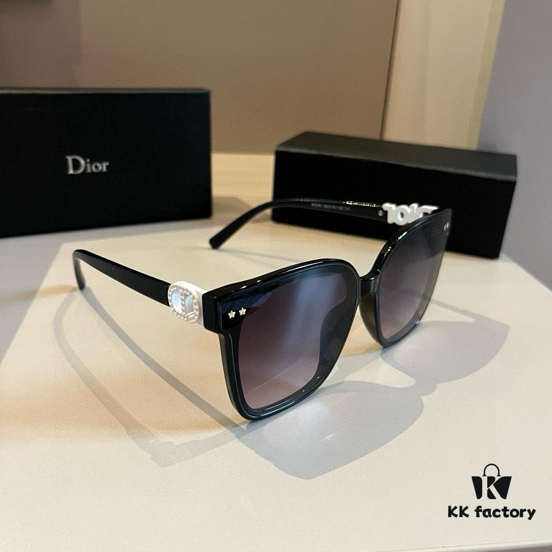 Dior Sunglasses, Lightweight and Comfortable, Oversized Face-Flattering Small Frame Sunglasses