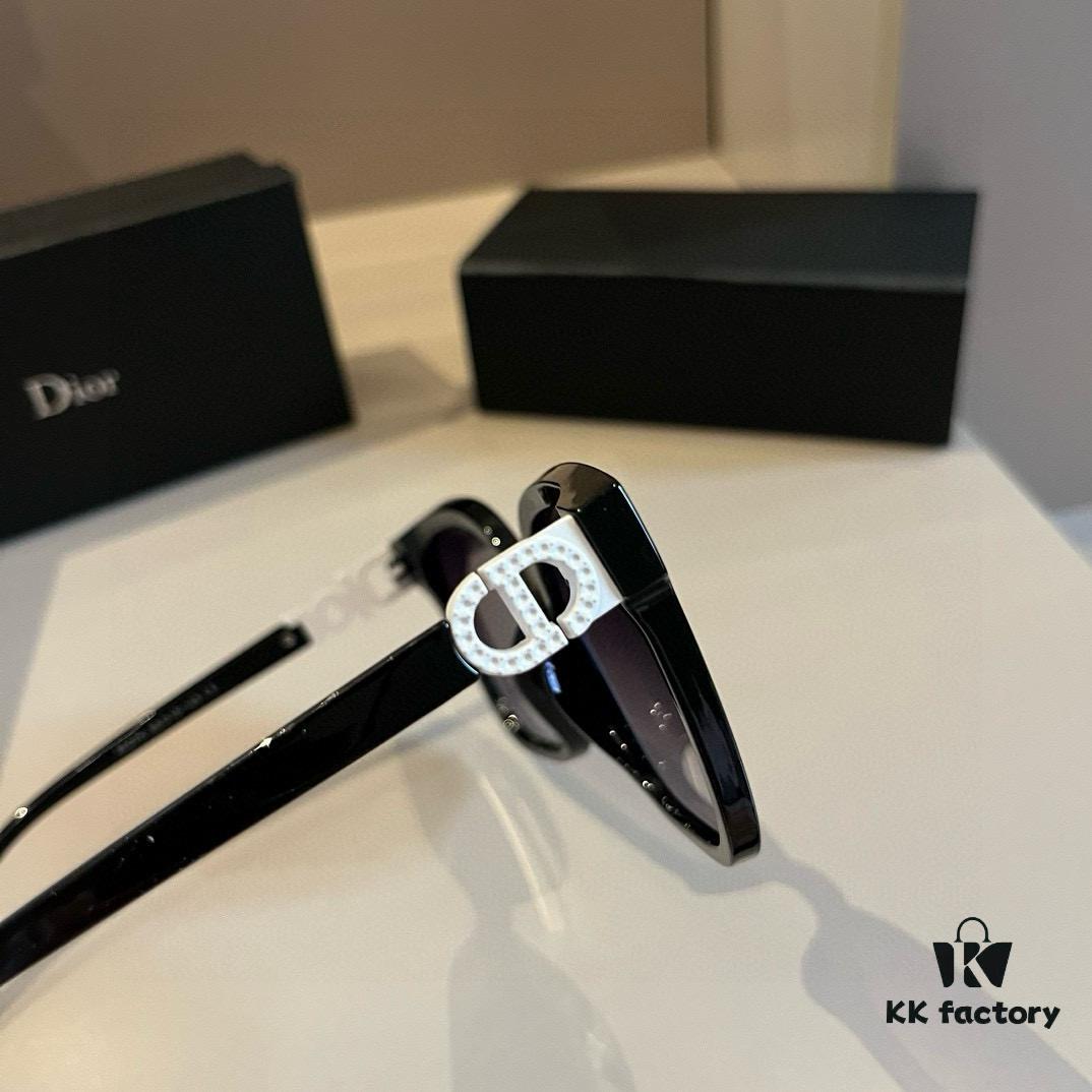 Dior Sunglasses, Lightweight and Comfortable, Oversized Face-Flattering Small Frame Sunglasses