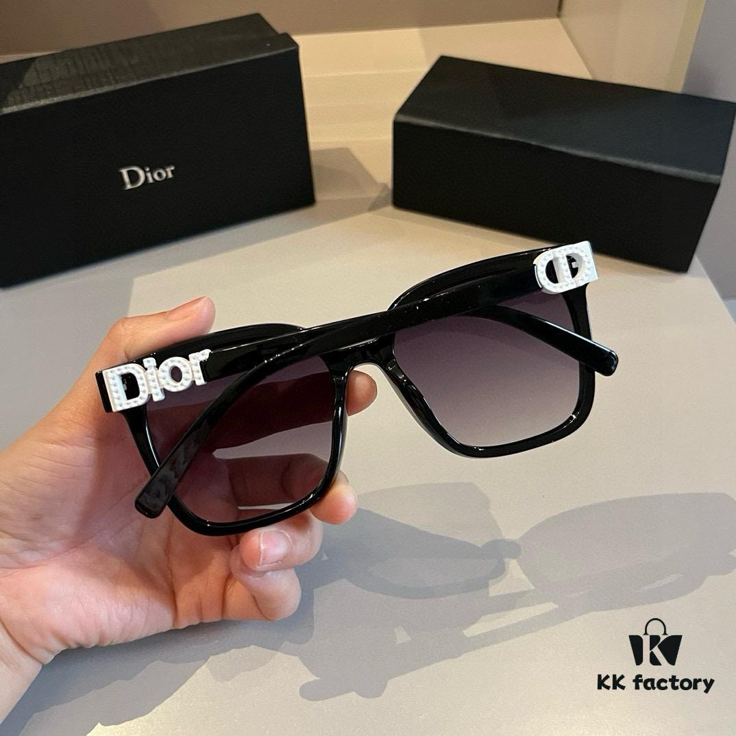 Dior Sunglasses, Lightweight and Comfortable, Oversized Face-Flattering Small Frame Sunglasses