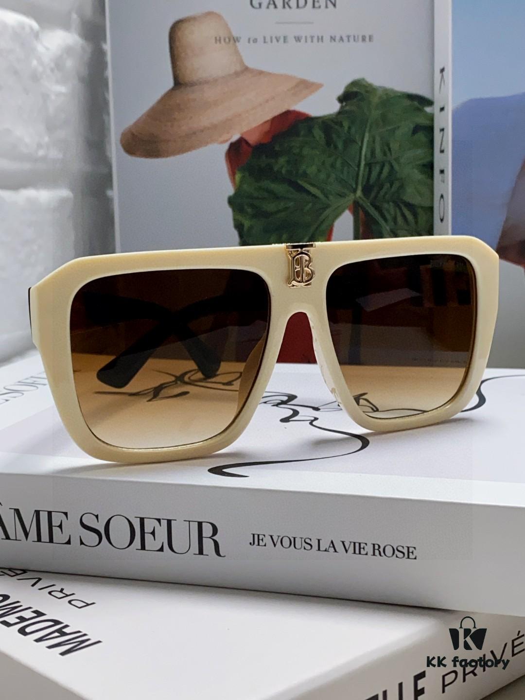 Burberry 2024 Influencer Favorite Unisex Fashion Sunglasses, Large-Frame UV Protection Sun Glasses for Women, Stylish Driving Shades