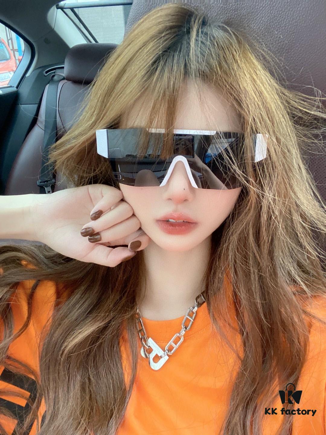 Burberry BE4291 Unisex Sunglasses (Plain Lenses, No Logo on Lens)