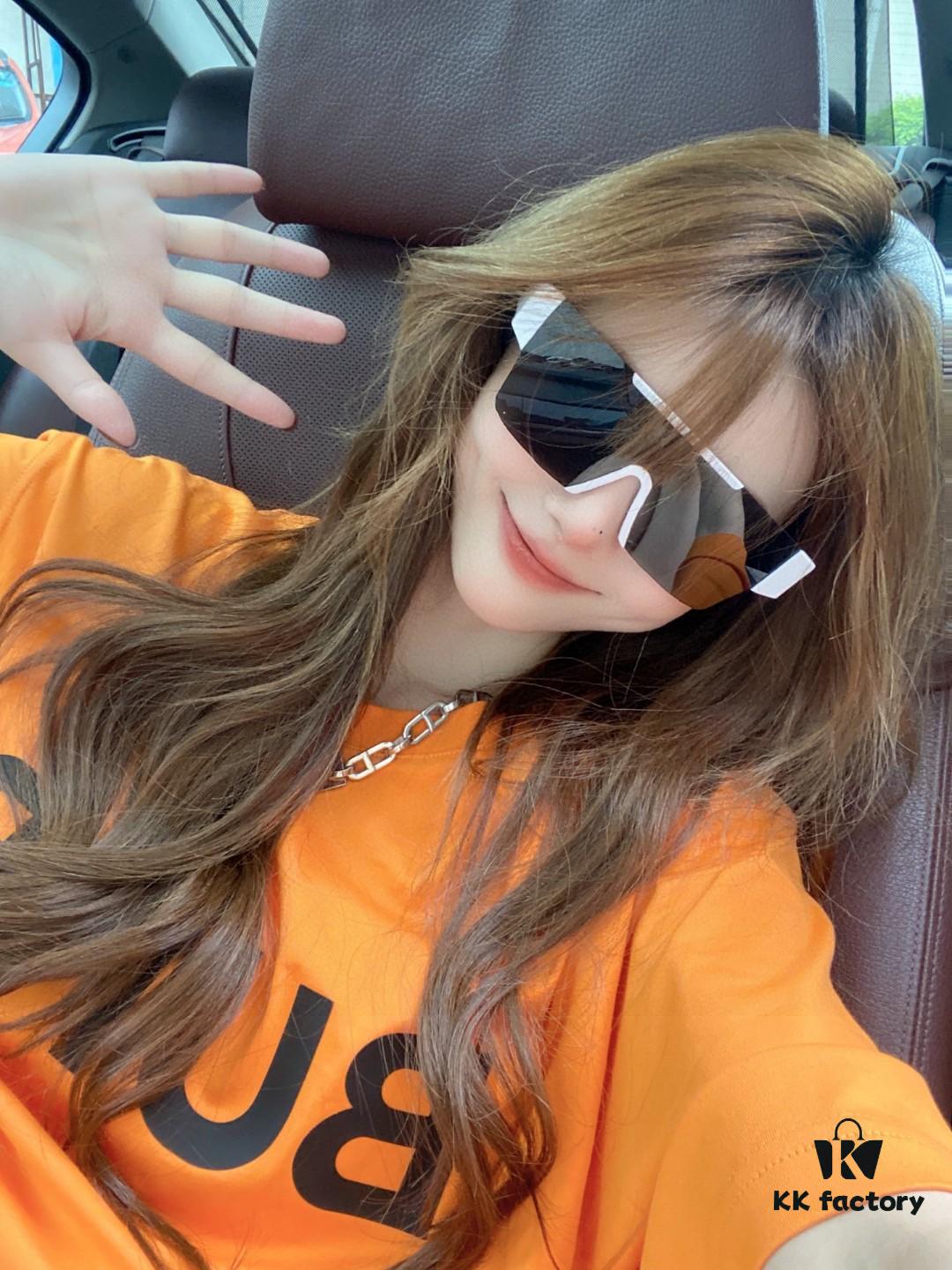 Burberry BE4291 Unisex Sunglasses (Plain Lenses, No Logo on Lens)