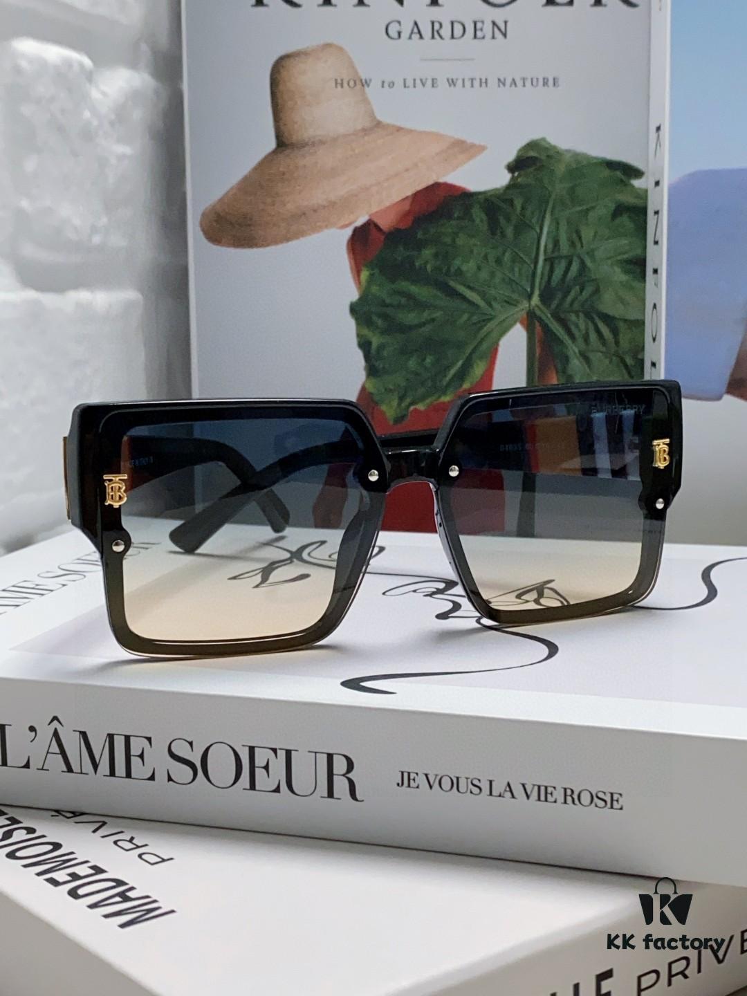 Burberry 2024 New Arrival Sunglasses for Women, Trendy Oversized Frame, Slimming Design, UV Protection, Stylish and Sophisticated Look, Instagram-Worthy