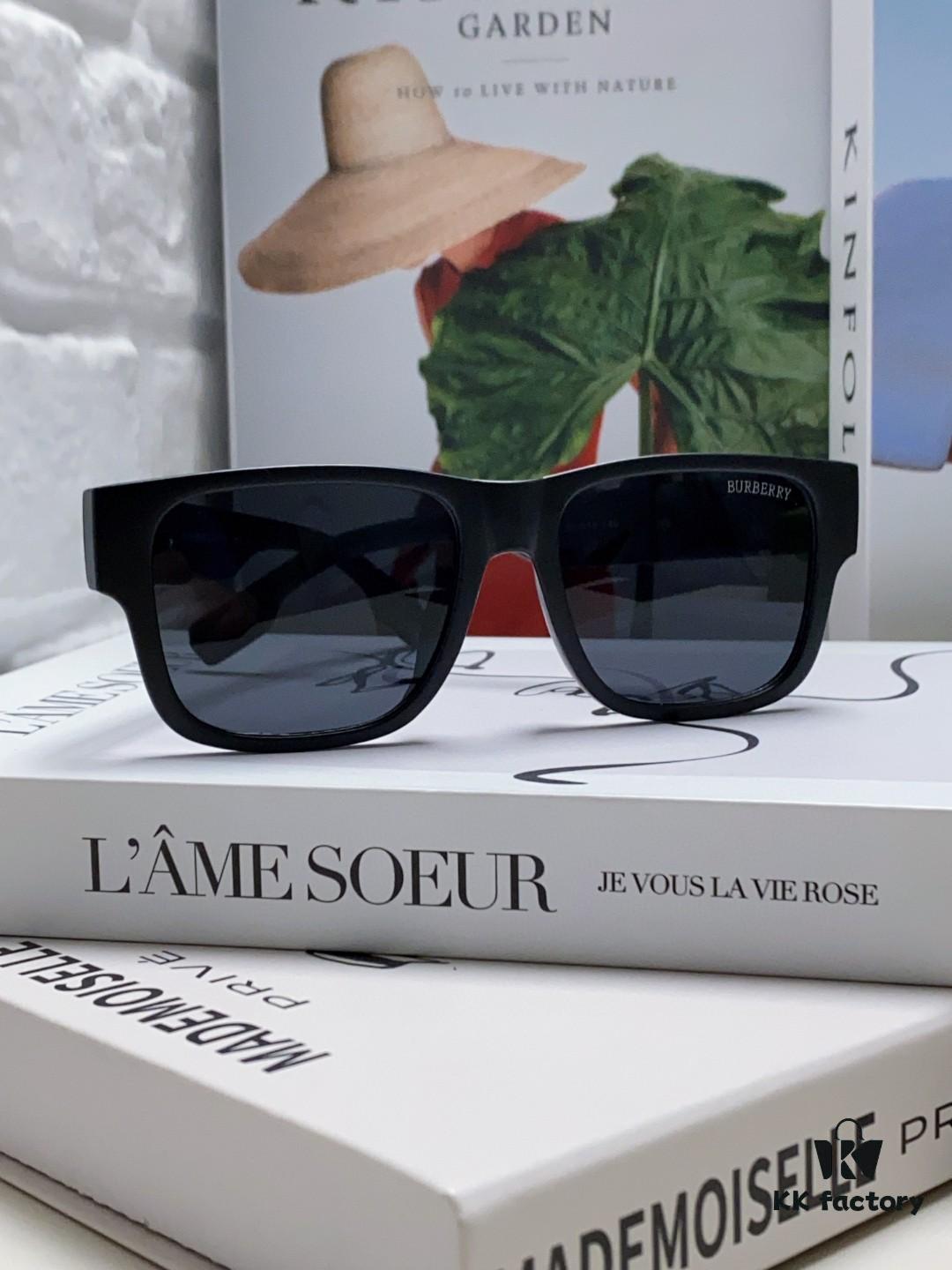 🆕 BURBERRY Burberry 🛒 The LOGO on the temple has become the most popular fashion element. Simple yet bold, without excessive embellishments. Counterfeit version with exact match to the original, exquisite craftsmanship, cleverly flatters the face shape 🤍 Eyeglasses Sunglasses