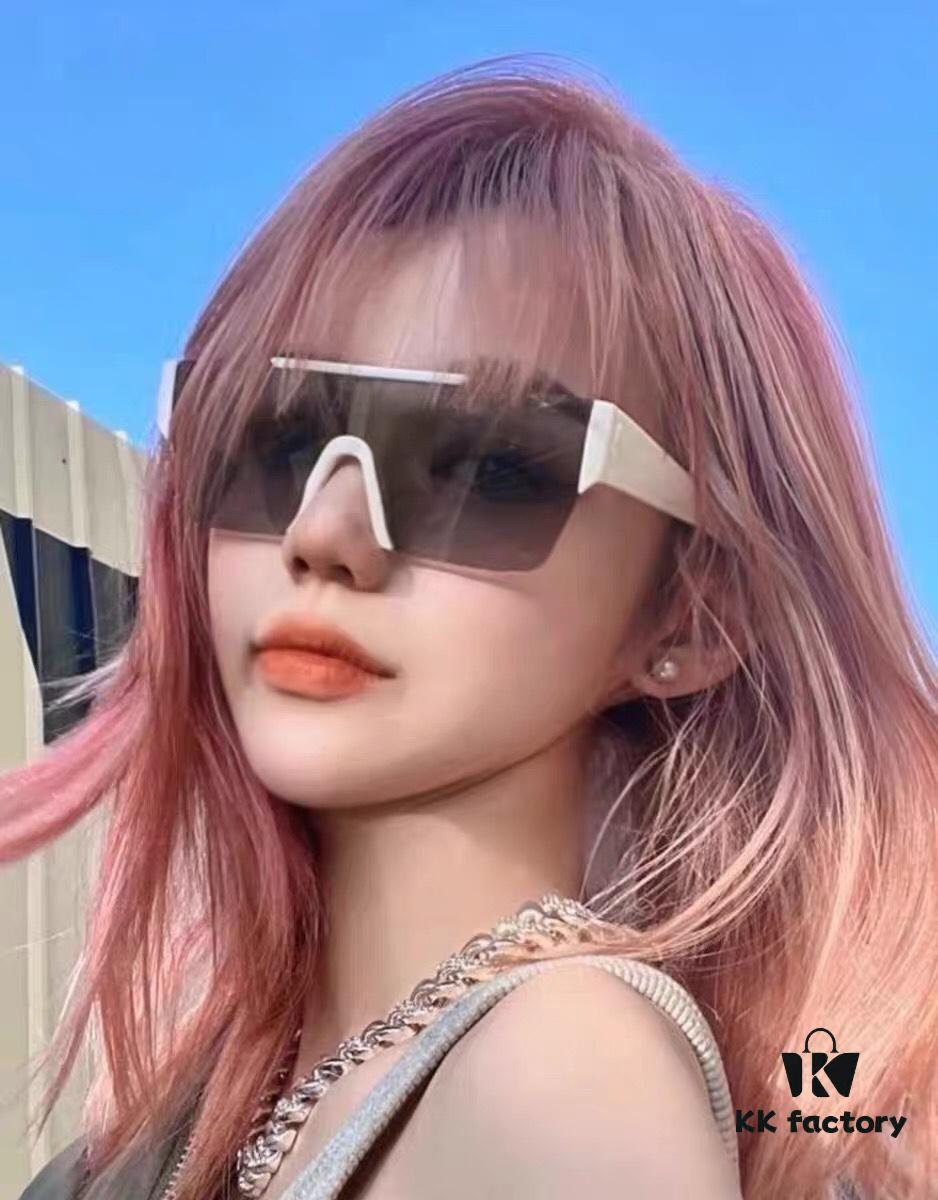 Burberry Trendy Sunglasses for Women, Large Frame UV Protection Slimming One-Piece Sunglasses, Stylish Unisex Driving Shades for Men and Women