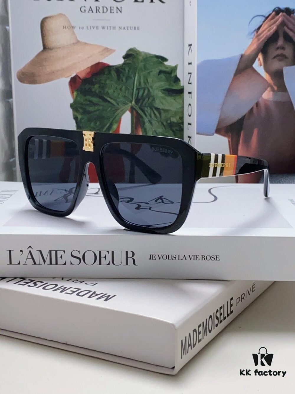 Burberry 2024 Influencer Favorite Unisex Fashion Sunglasses, Large-Frame UV Protection Sun Glasses for Women, Stylish Driving Shades