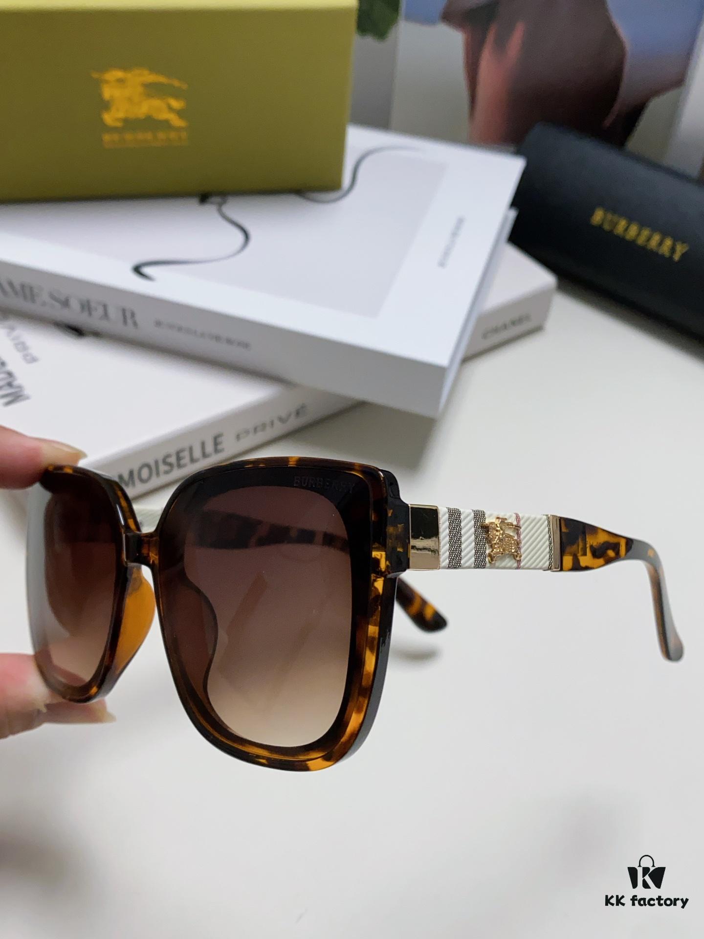 Burberry 2024 New Korean-Style Oversized Wide-Leg Fashionable Fast-Moving Sunglasses Unisex Celebrity-Inspired Slimming Sun Glasses with Horse Logo and Classic Check Pattern