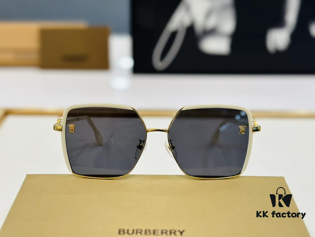 Trendy Burberry BE3128 Model – A Must-Have Accessory! Authentic TB Logo Design, Effortlessly Stylish. Size: 57□15-145