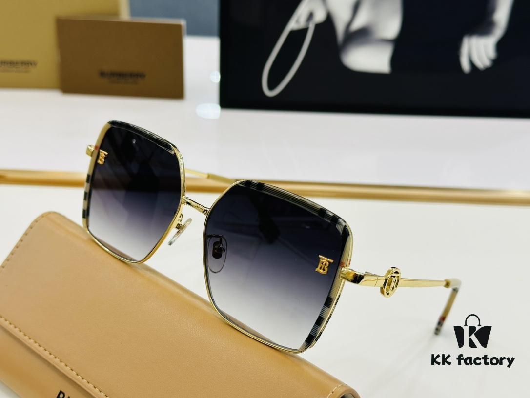 Trendy Burberry BE3128 Model – A Must-Have Accessory! TB Logo Design Makes It Instantly Stylish. Perfect for Any Outfit. Size: 57□15-145