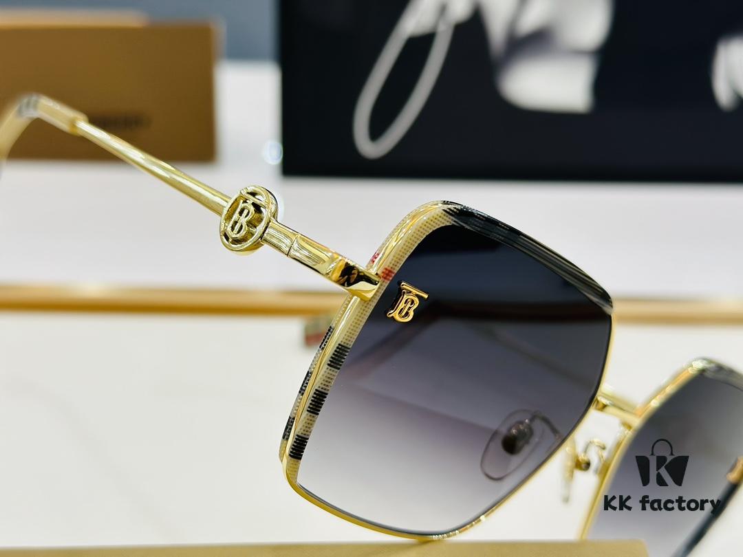 Trendy Burberry BE3128 Model – A Must-Have Accessory! TB Logo Design Makes It Instantly Stylish. Perfect for Any Outfit. Size: 57□15-145