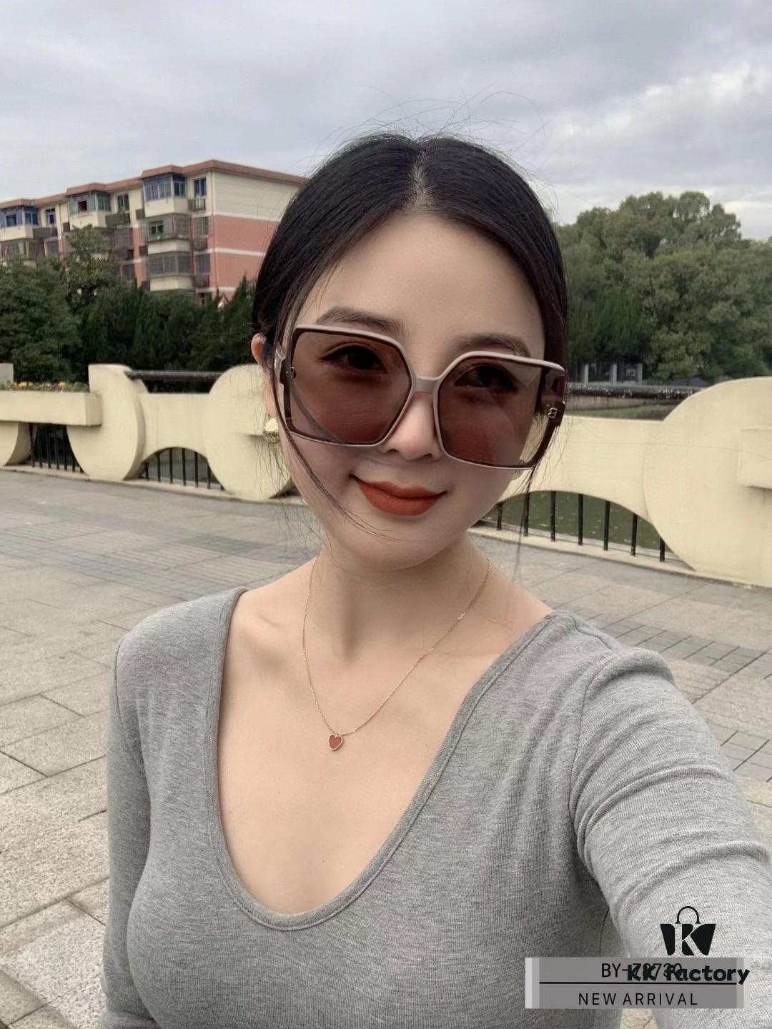 Burberry - Polaroid Resin Polarized Sunglasses with TR Frame, Lightweight and Comfortable, Size 61-15-150, 2023 New Arrival Celebrity Style