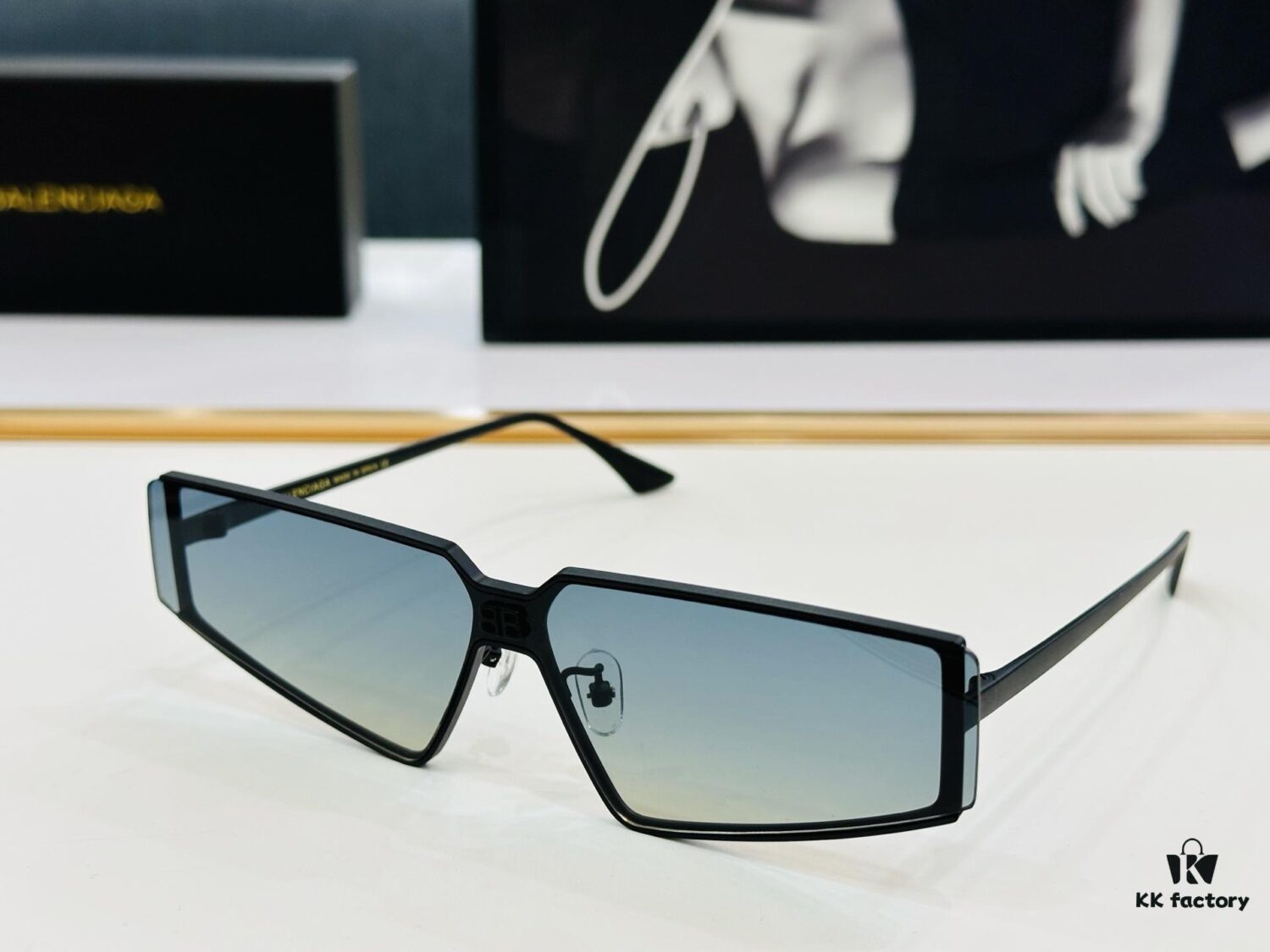 BALENCIAGA Balenciaga Latest Unique Design That Captivates at First Sight BB0192S Size: 62□13-145