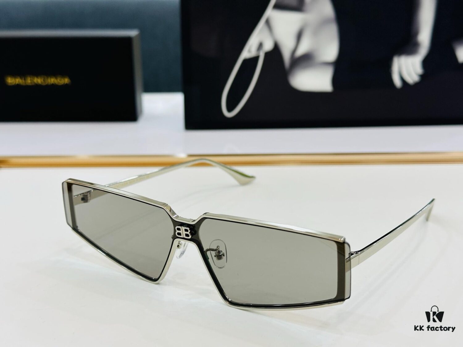 BALENCIAGA Balenciaga Latest Unique Design That Captivates at First Sight BB0192S Size: 62□13-145