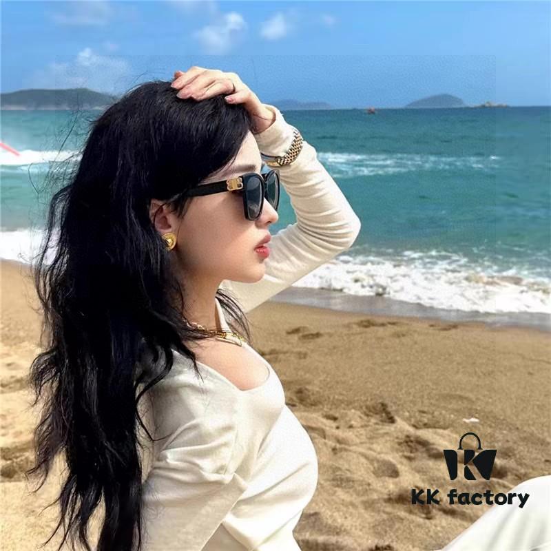 Balenciaga BALENCIAGA Square Retro Fashion Sunglasses with Gold-Tone BB Logo and Folding Hinges