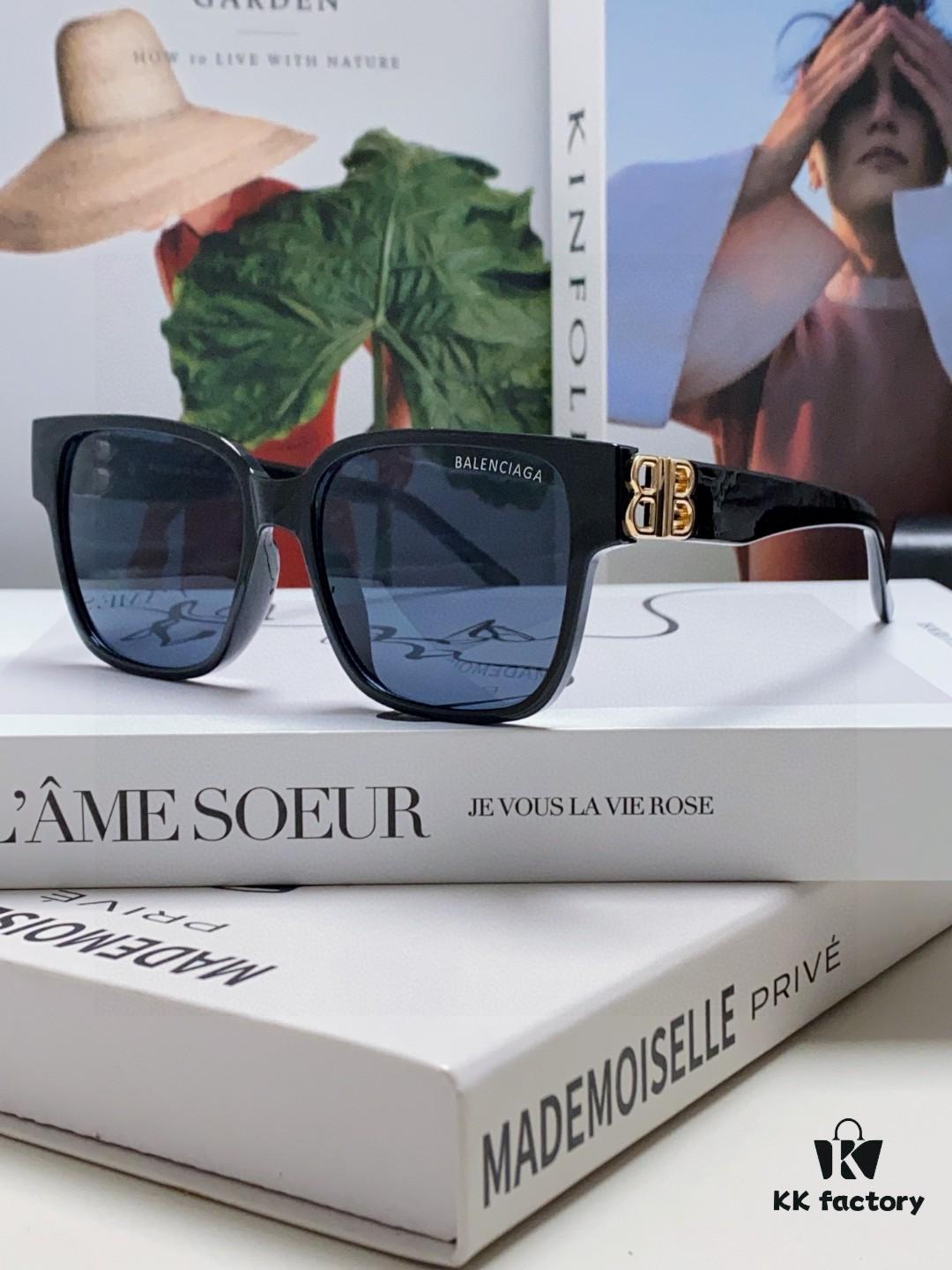 Balenciaga BALENCIAGA Square Retro Fashion Sunglasses with Gold-Tone BB Logo and Folding Hinges