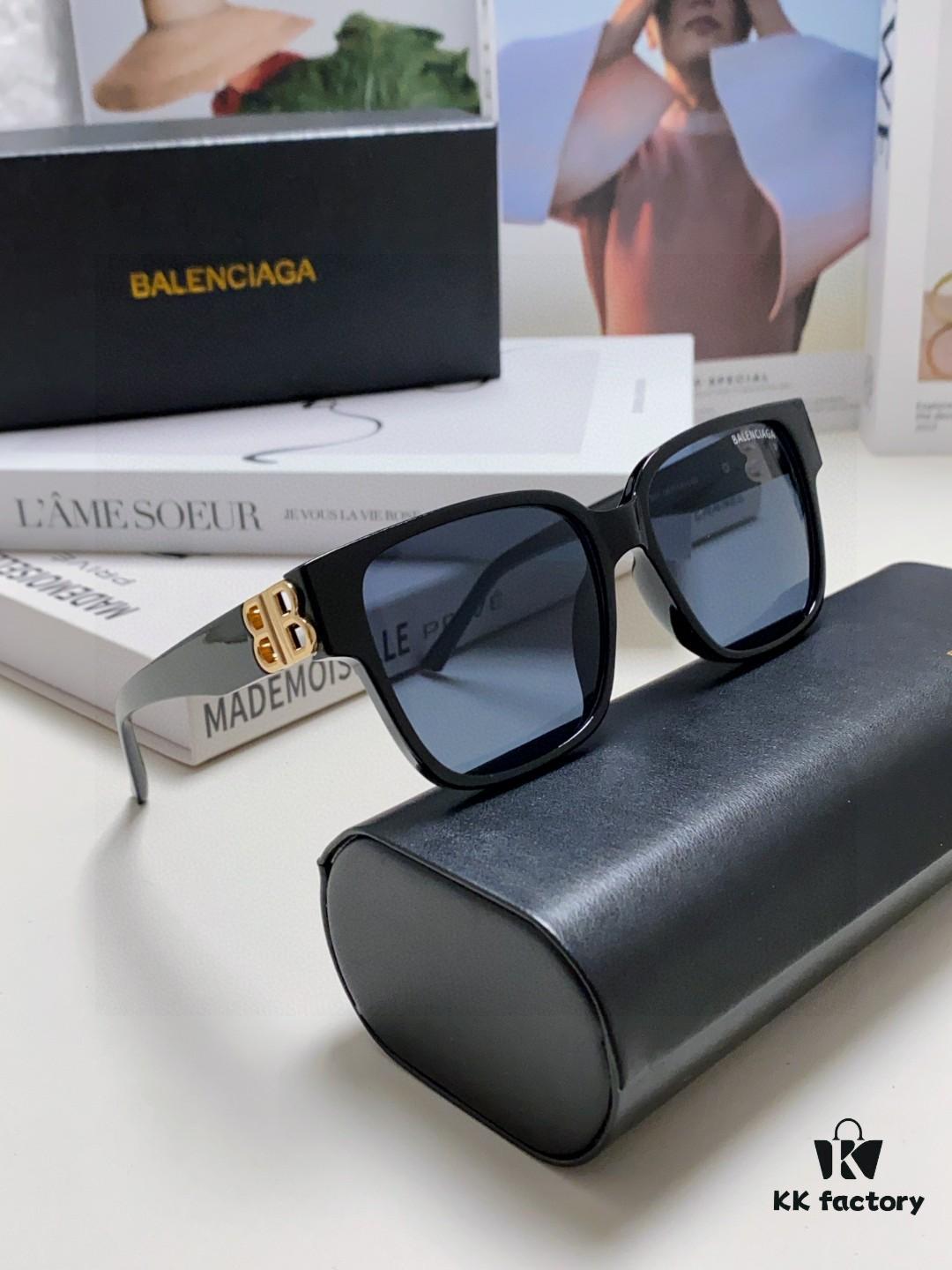 Balenciaga BALENCIAGA Square Retro Fashion Sunglasses with Gold-Tone BB Logo and Folding Hinges
