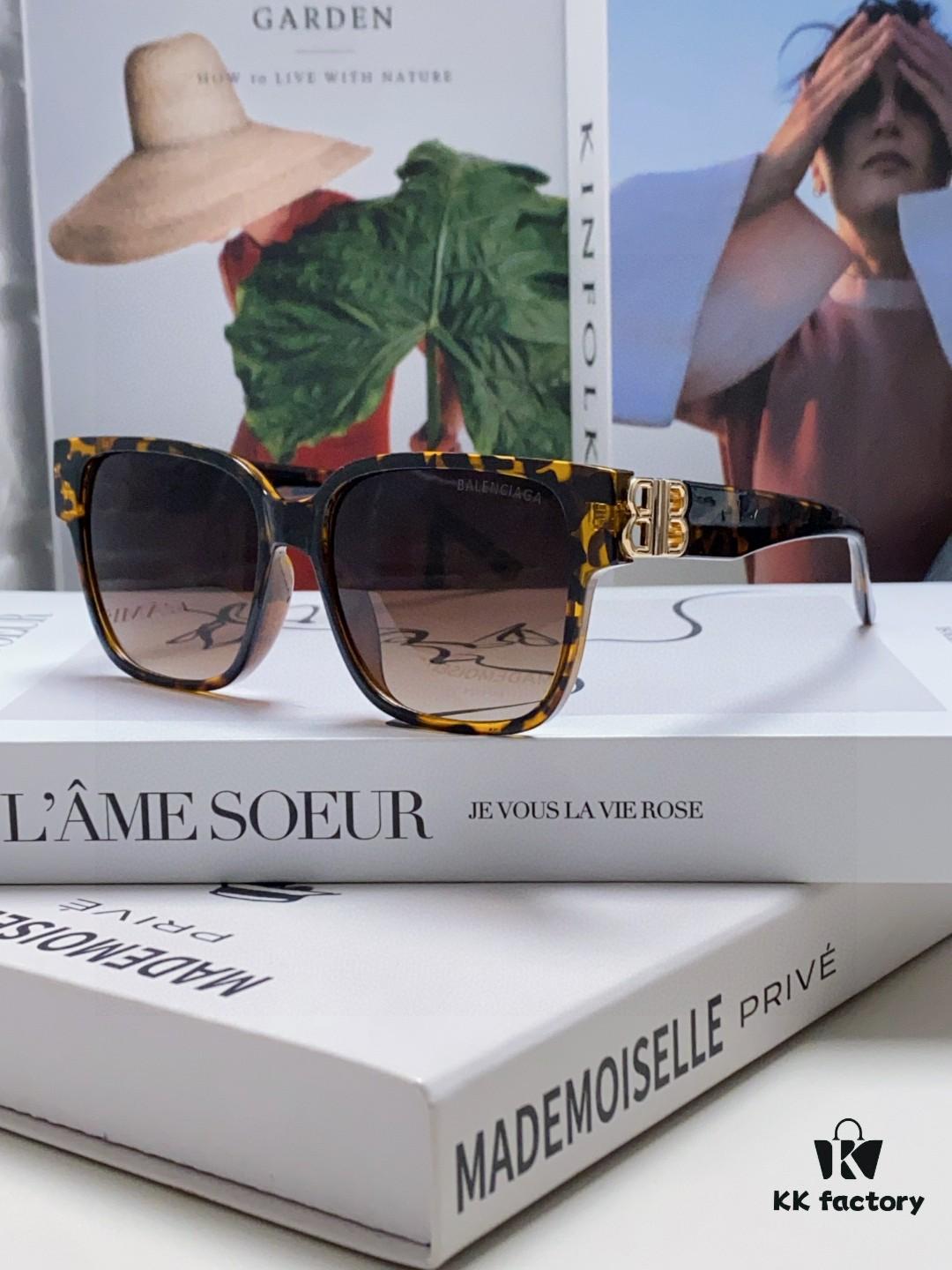 Balenciaga Square Retro Sunglasses with Gold BB Logo and Folding Hinges