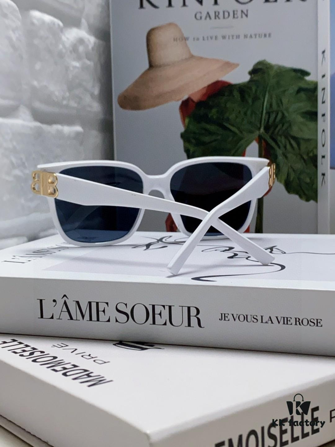 Balenciaga BALENCIAGA Square Retro Fashion Sunglasses with Gold BB Logo and Folding Hinge