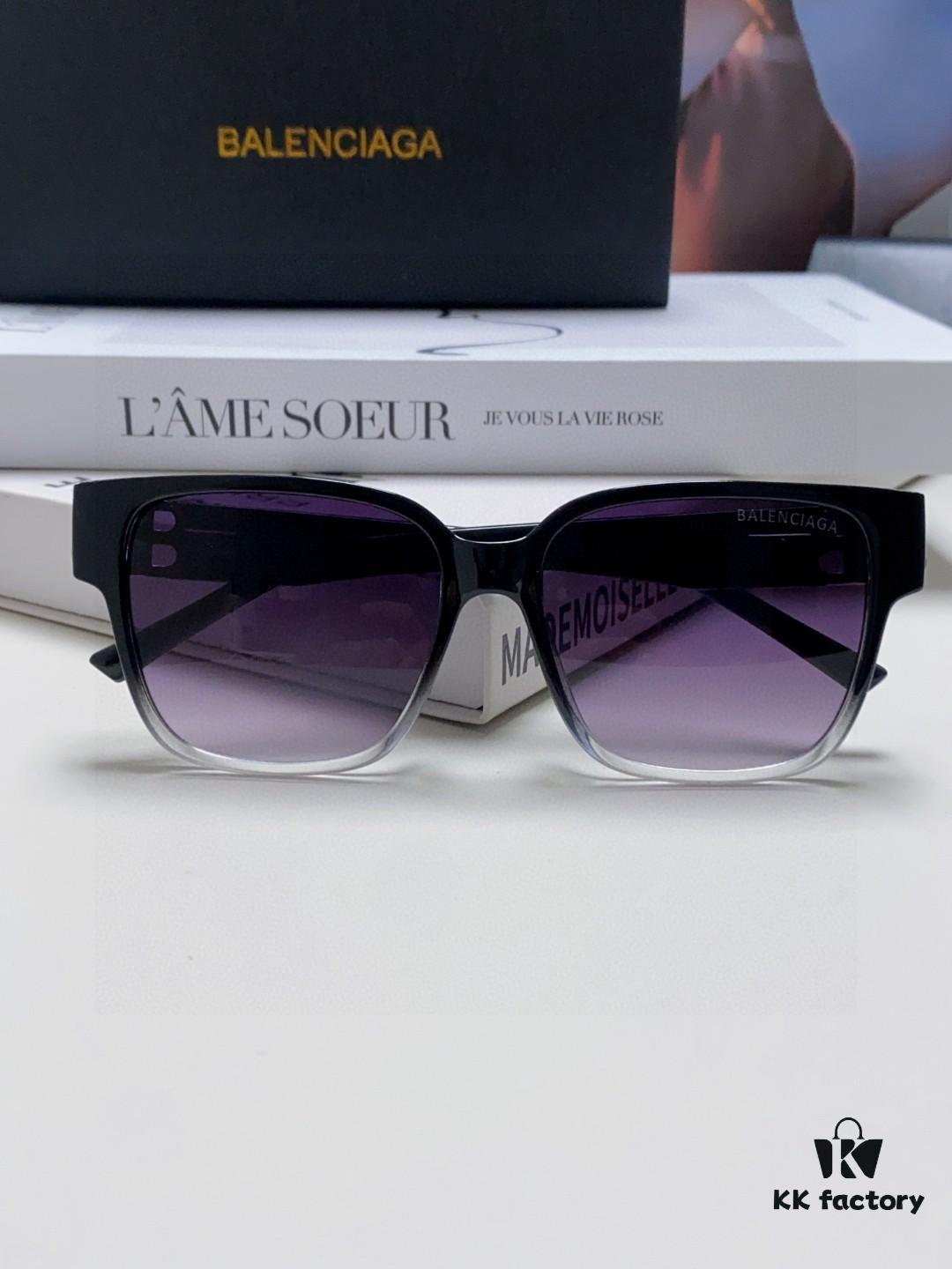 Balenciaga BALENCIAGA Square Retro Sunglasses Trendy Vintage-Style Shades with Gold BB Logo and Folding Hinge