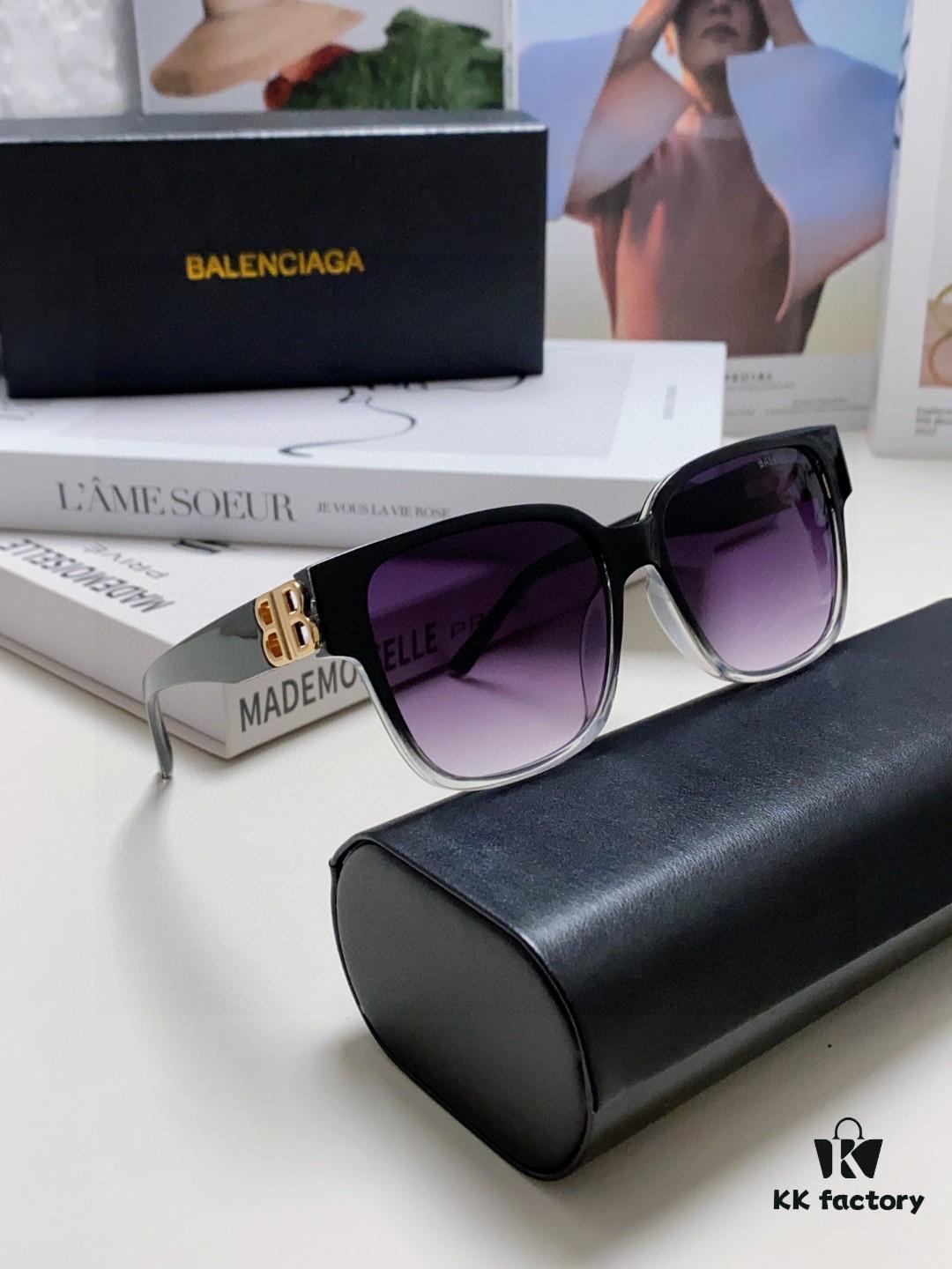 Balenciaga BALENCIAGA Square Retro Sunglasses Trendy Vintage-Style Shades with Gold BB Logo and Folding Hinge