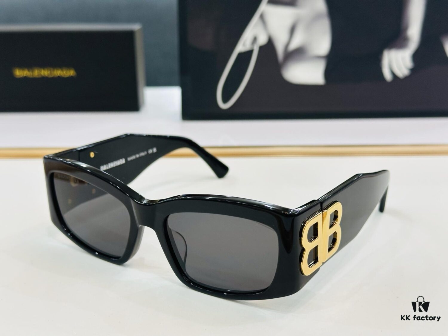 BALENCIAGA Balenciaga BB0360S Size 56 Temple 19-130 Stylish and Versatile Sunglasses