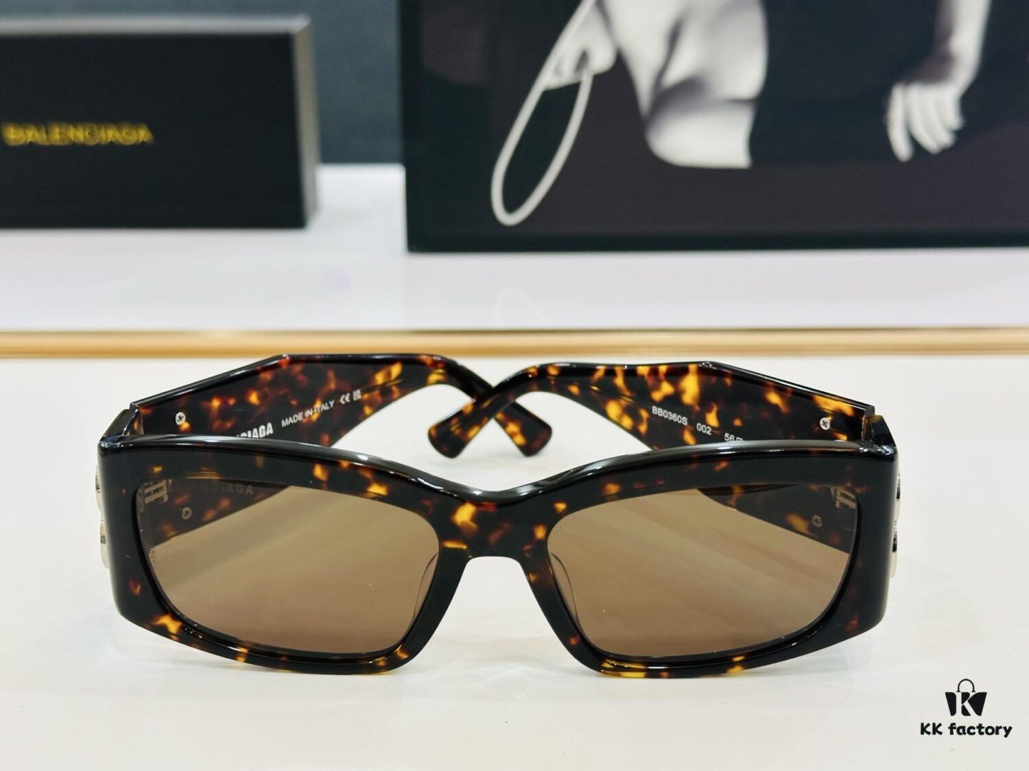 BALENCIAGA Balenciaga BB0360S Size 56 Temple 19-130 Stylish and Versatile Sunglasses