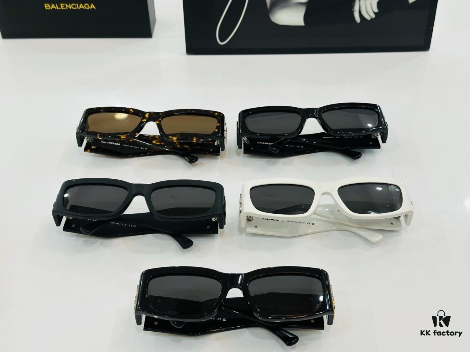 BALENCIAGA Balenciaga BB0360S Size 56 Temple 19-130 Stylish and Versatile Sunglasses