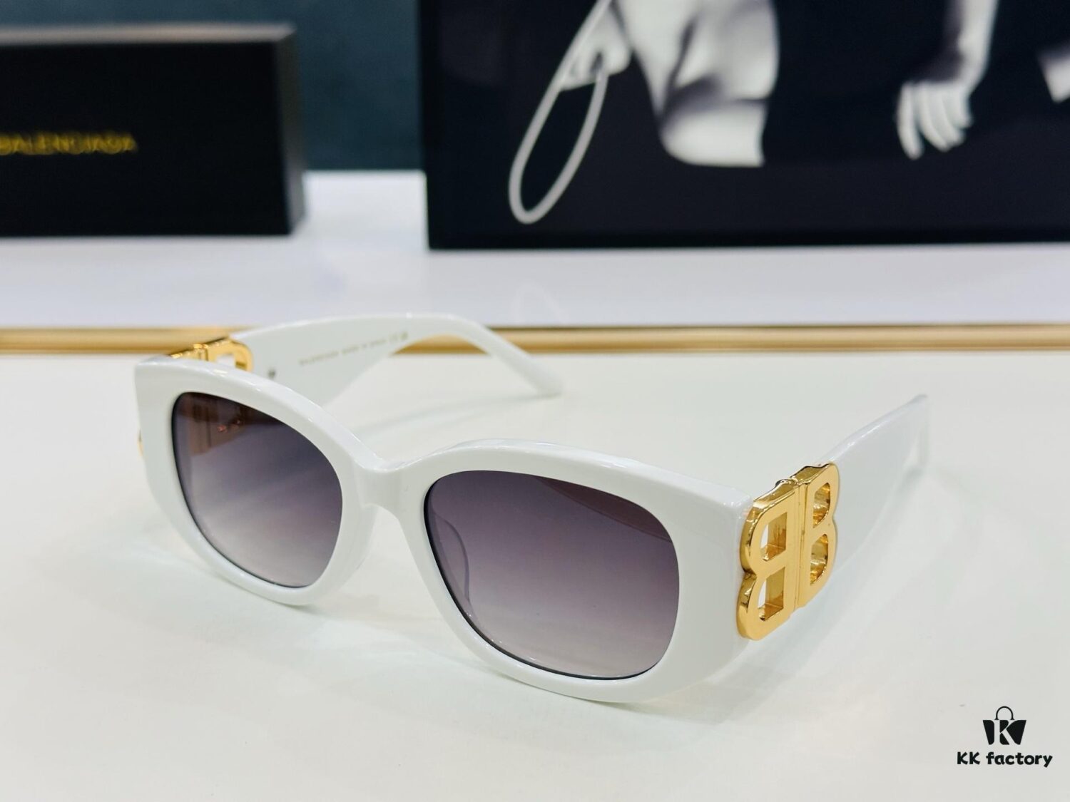 BALENCIAGA Balenciaga BB04003 Size: 54□18-130 Unique and Exceptional Design Instantly Appealing Versatile Stylish Look D Universal Fashion High-Quality Sunglasses