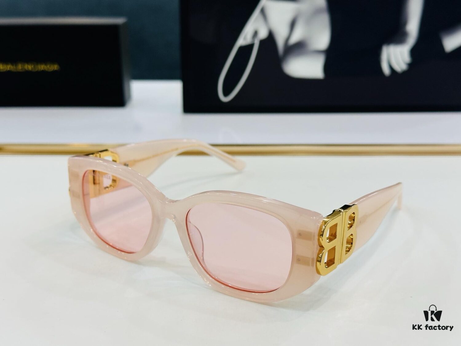 BALENCIAGA Balenciaga BB04003 Size: 54□18-130 Unique and Exceptional Design Instantly Appealing Versatile Stylish Look D Universal Fashion High-Quality Sunglasses