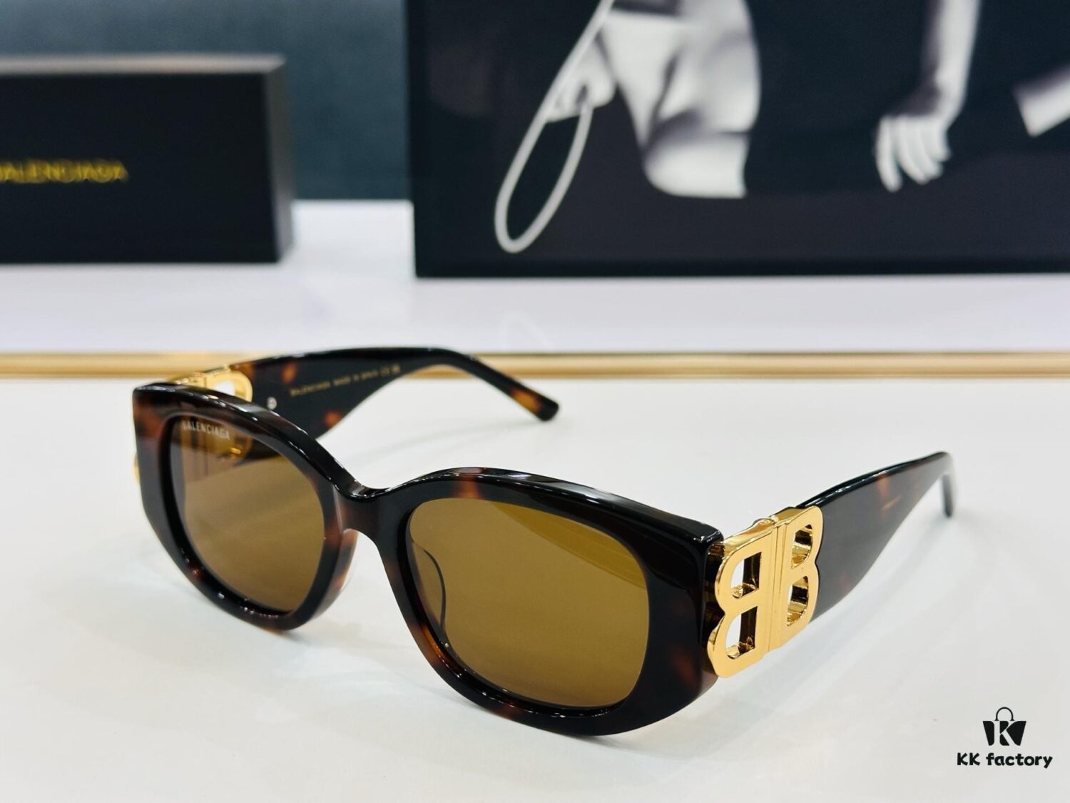 BALENCIAGA Balenciaga BB04003 Size: 54□18-130 Unique and Exceptional Design Instantly Appealing Versatile Stylish Look D Universal Fashion High-Quality Sunglasses