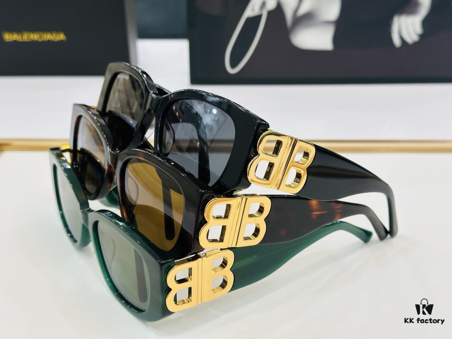BALENCIAGA Balenciaga BB04003 Size: 54□18-130 Unique and Exceptional Design Instantly Appealing Versatile Stylish Look D Universal Fashion High-Quality Sunglasses