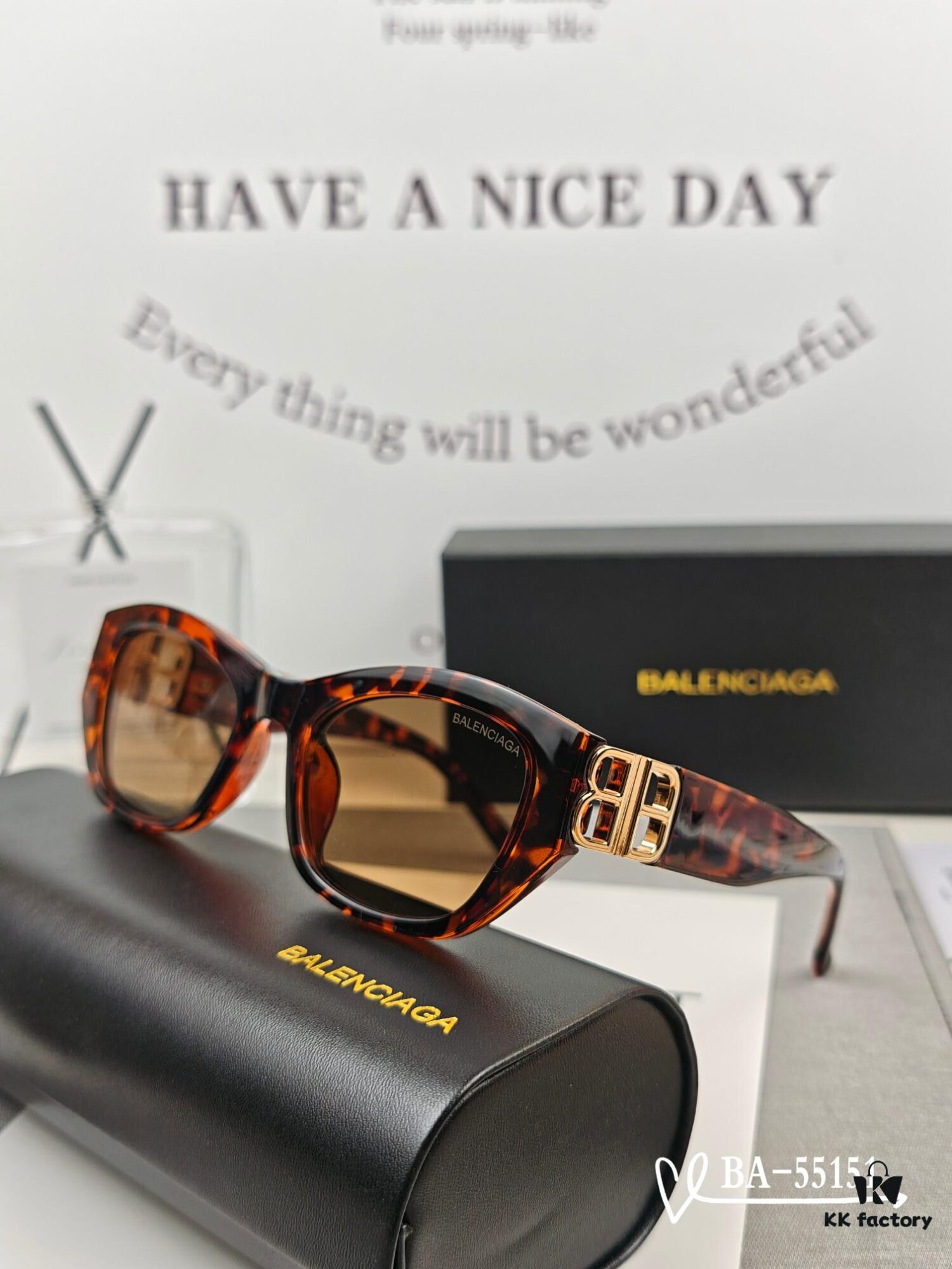 Balenciaga × Polaroid Resin Lens Sunglasses, Lightweight TR Frame, UV Protection, Fashionable Sun Protection for Travel and Driving, Model: 55151