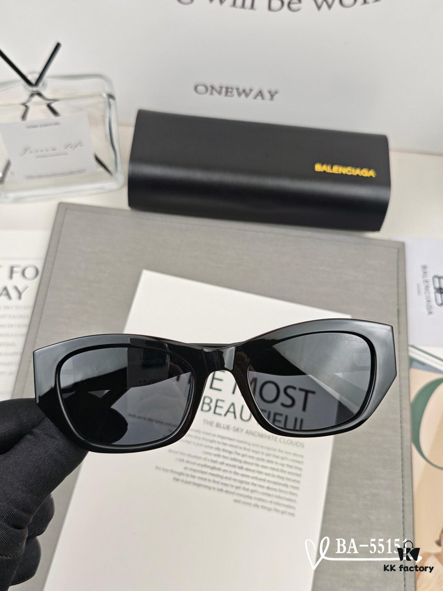 Balenciaga × Polaroid Resin Lens Sunglasses, Lightweight TR Frame, UV Protection, Fashionable Sun Protection for Travel and Driving, Model: 55151