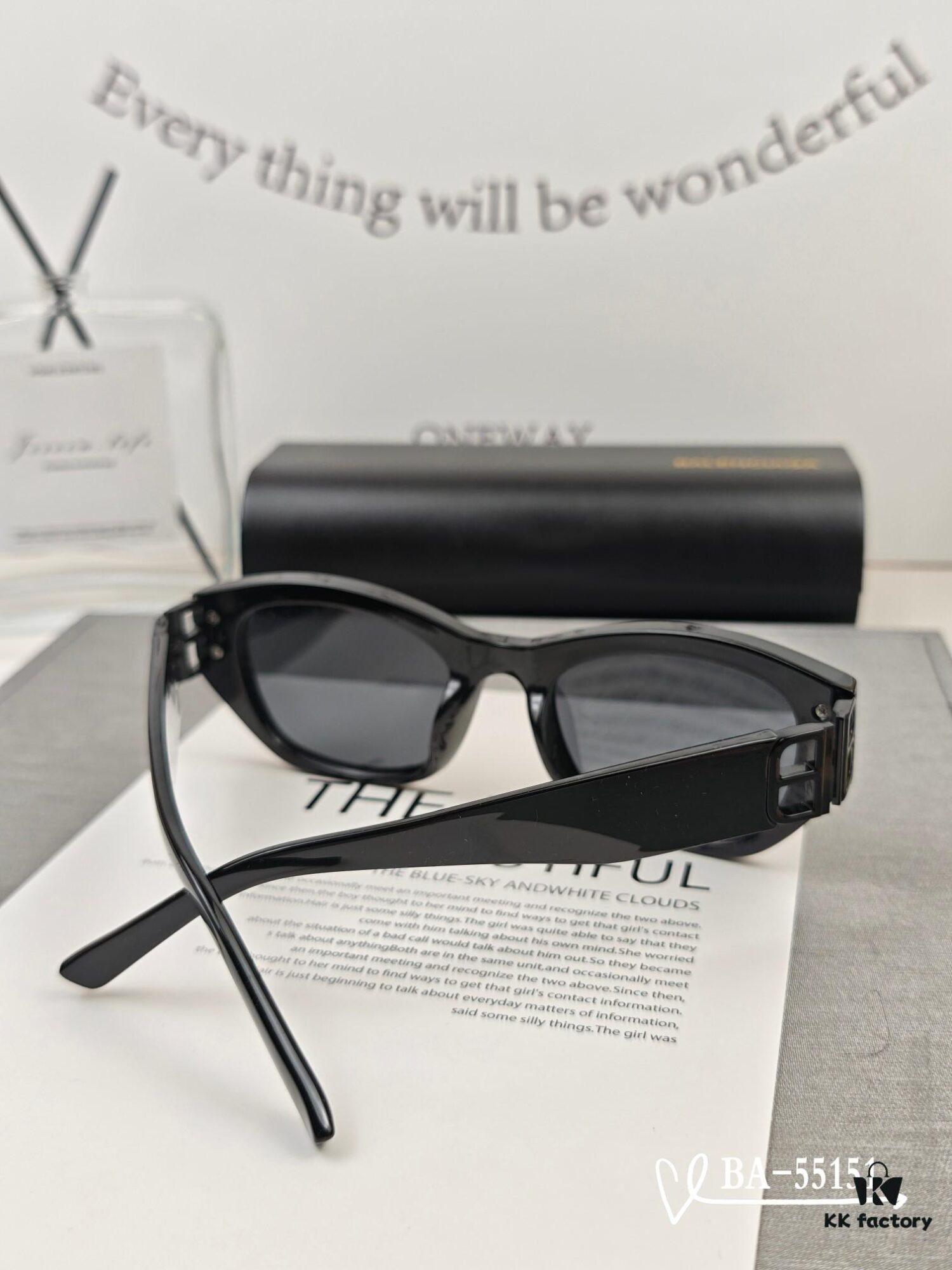Balenciaga × Polaroid Resin Lens Sunglasses, Lightweight TR Frame, UV Protection, Fashionable Sun Protection for Travel and Driving, Model: 55151