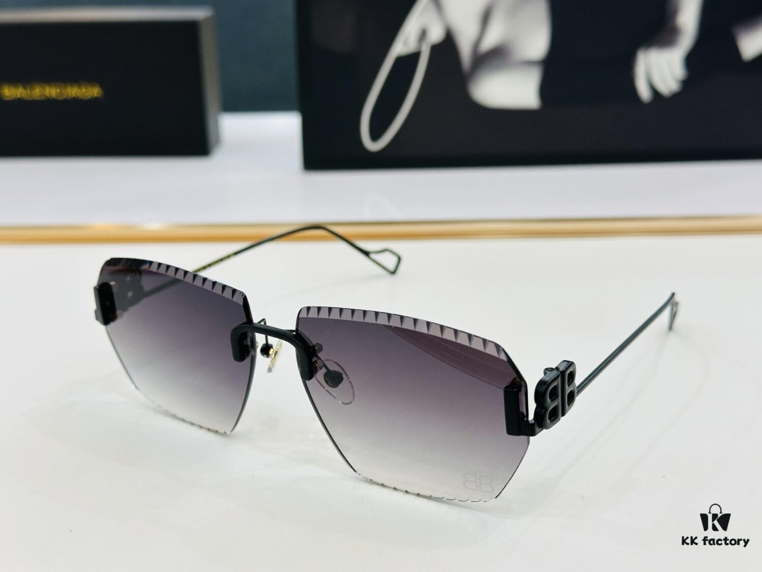 BALENCIAGA Balenciaga Latest Unique Design That You'll Fall in Love With at First Sight BB0174O Size: 60□15-140