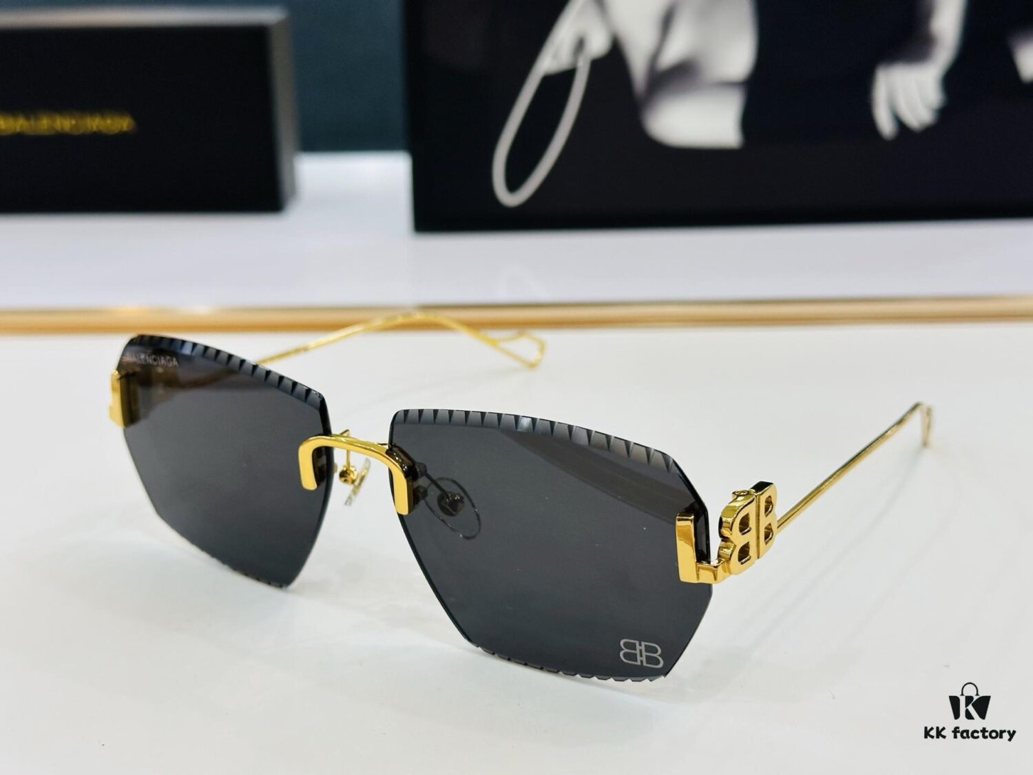 BALENCIAGA Balenciaga Latest Unique Design That You'll Fall in Love With at First Sight BB0174O Size: 60□15-140