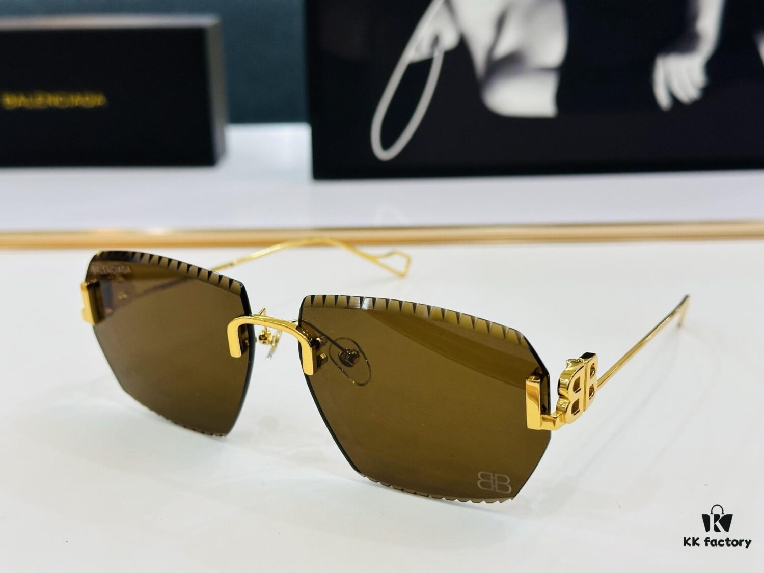 BALENCIAGA Balenciaga Latest Unique Design That You'll Fall in Love With at First Sight BB0174O Size: 60□15-140