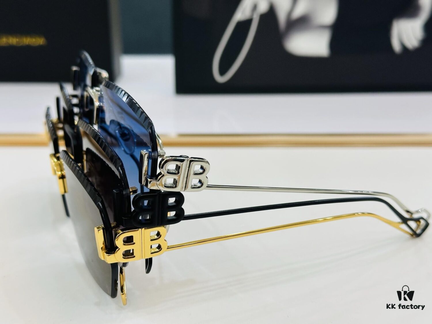 BALENCIAGA Balenciaga Latest Unique Design That You'll Fall in Love With at First Sight BB0174O Size: 60□15-140