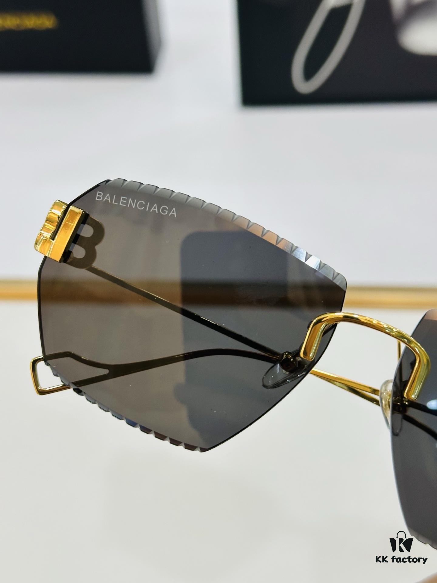 BALENCIAGA Balenciaga Latest Unique Design That You'll Fall in Love With at First Sight BB0174O Size: 60□15-140