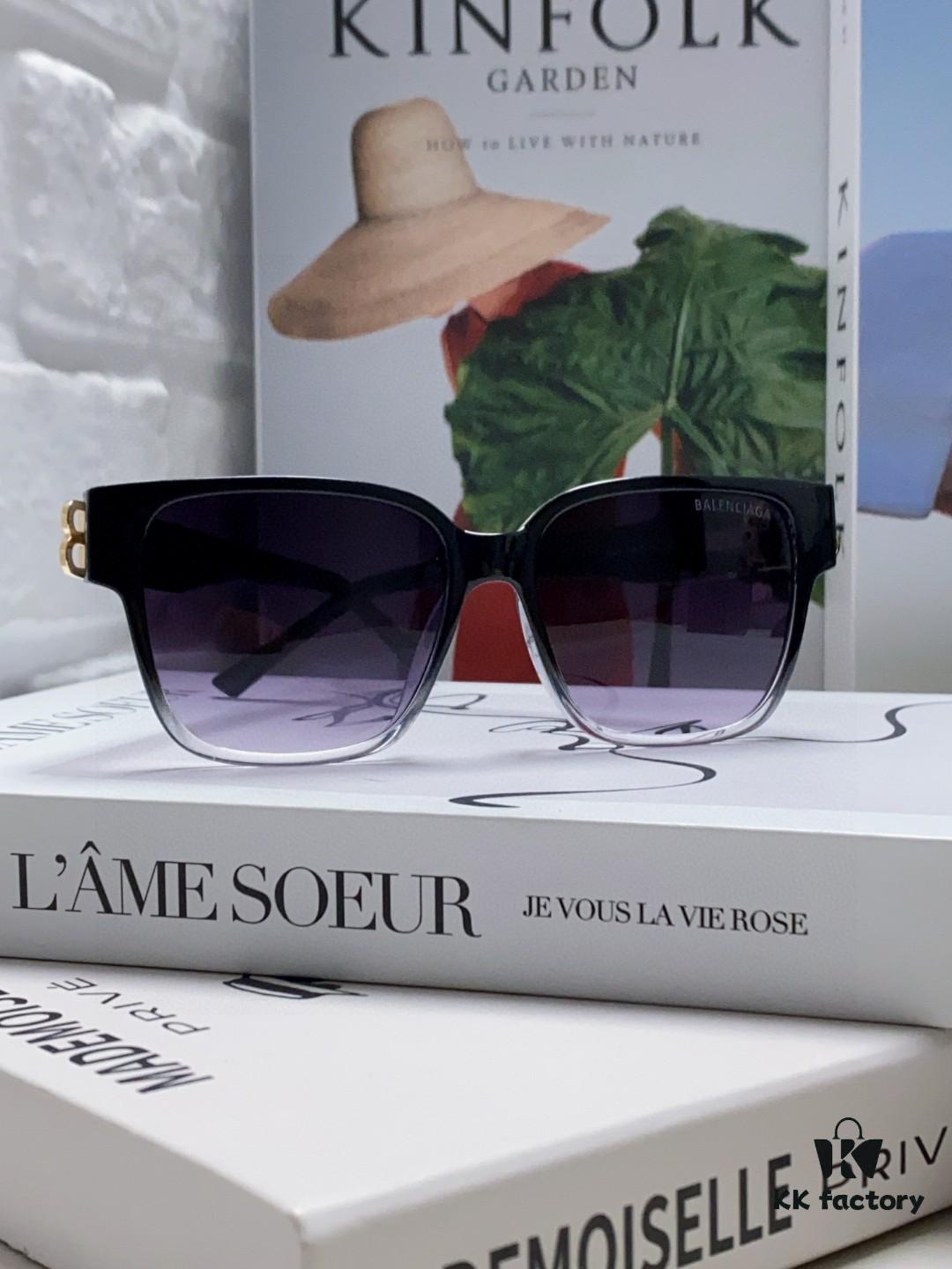 Balenciaga BALENCIAGA Square Retro Fashion Sunglasses with Gold BB Logo and Folding Hinge