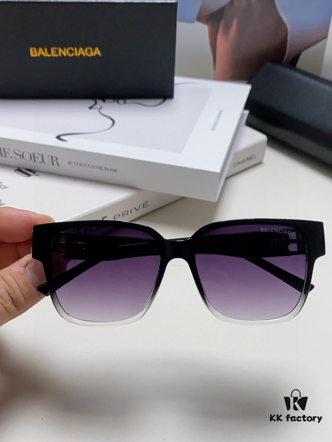 Balenciaga BALENCIAGA Square Retro Fashion Sunglasses with Gold BB Logo and Folding Hinge