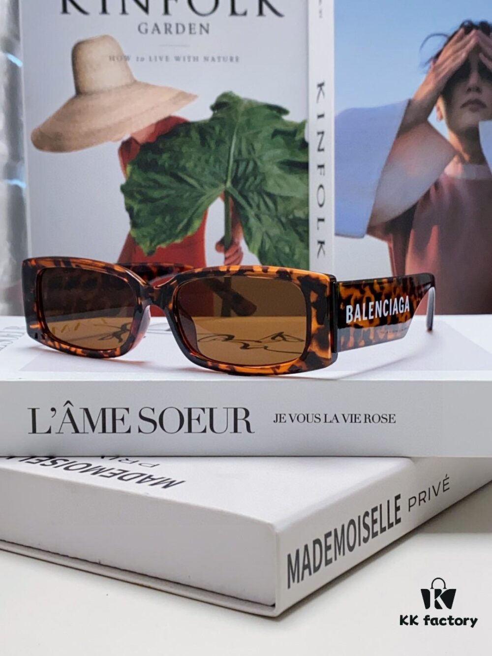 Balenciaga 2025 Hit Spring-Summer New Arrival Futuristic Sunglasses Unisex Sporty Fashion Minimalist Style