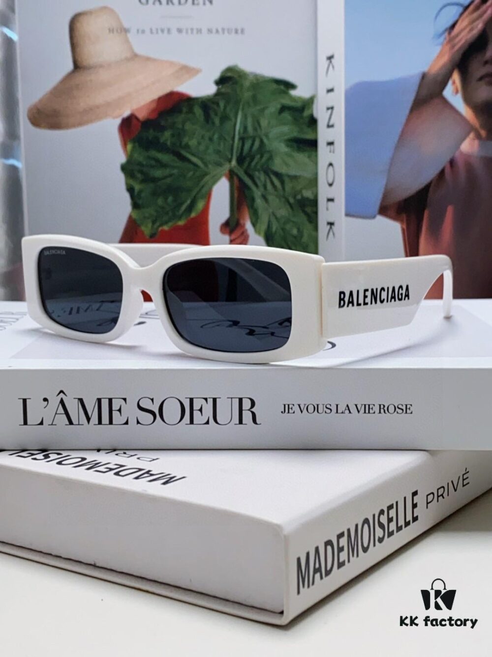 Balenciaga 2025 Spring/Summer New Arrival Futuristic Sunglasses, Sporty and Minimalist Unisex Fashion Shades