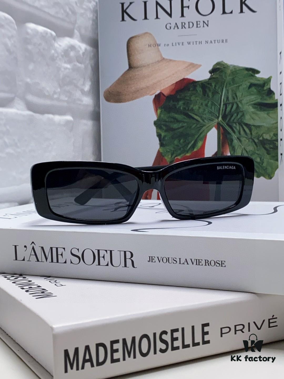 Balenciaga 2025 New Arrival European and American Fashion Statement Rectangular Sunglasses with Wide Lettering, Trendy Instagram-Worthy Avant-Garde Eyewear