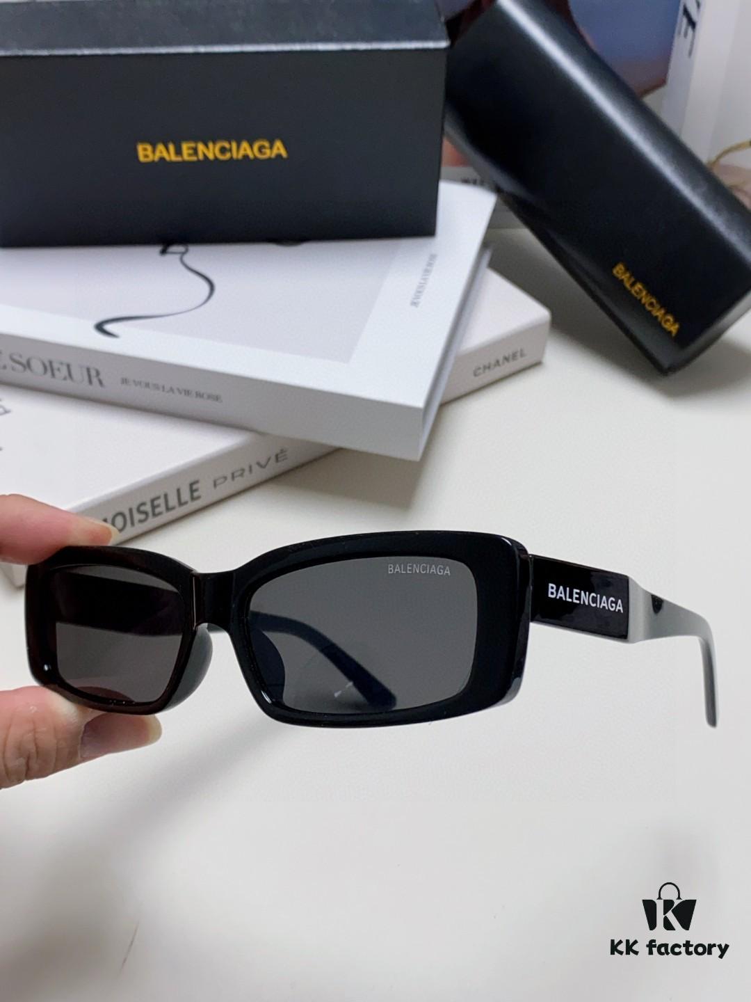 Balenciaga 2025 New Arrival European and American Fashion Statement Rectangular Sunglasses with Wide Lettering, Trendy Instagram-Worthy Avant-Garde Eyewear
