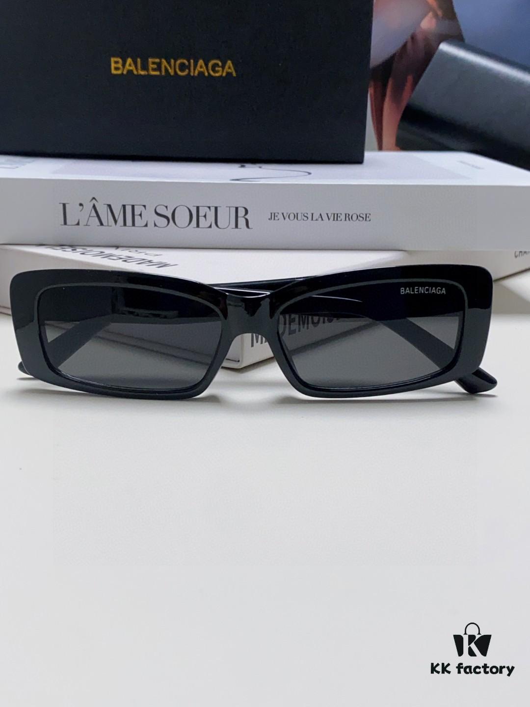 Balenciaga 2025 New Arrival European and American Fashion Statement Rectangular Sunglasses with Wide Lettering, Trendy Instagram-Worthy Avant-Garde Eyewear