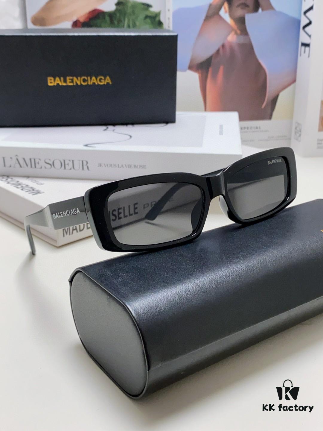 Balenciaga 2025 New Arrival European and American Fashion Statement Rectangular Sunglasses with Wide Lettering, Trendy Instagram-Worthy Avant-Garde Eyewear