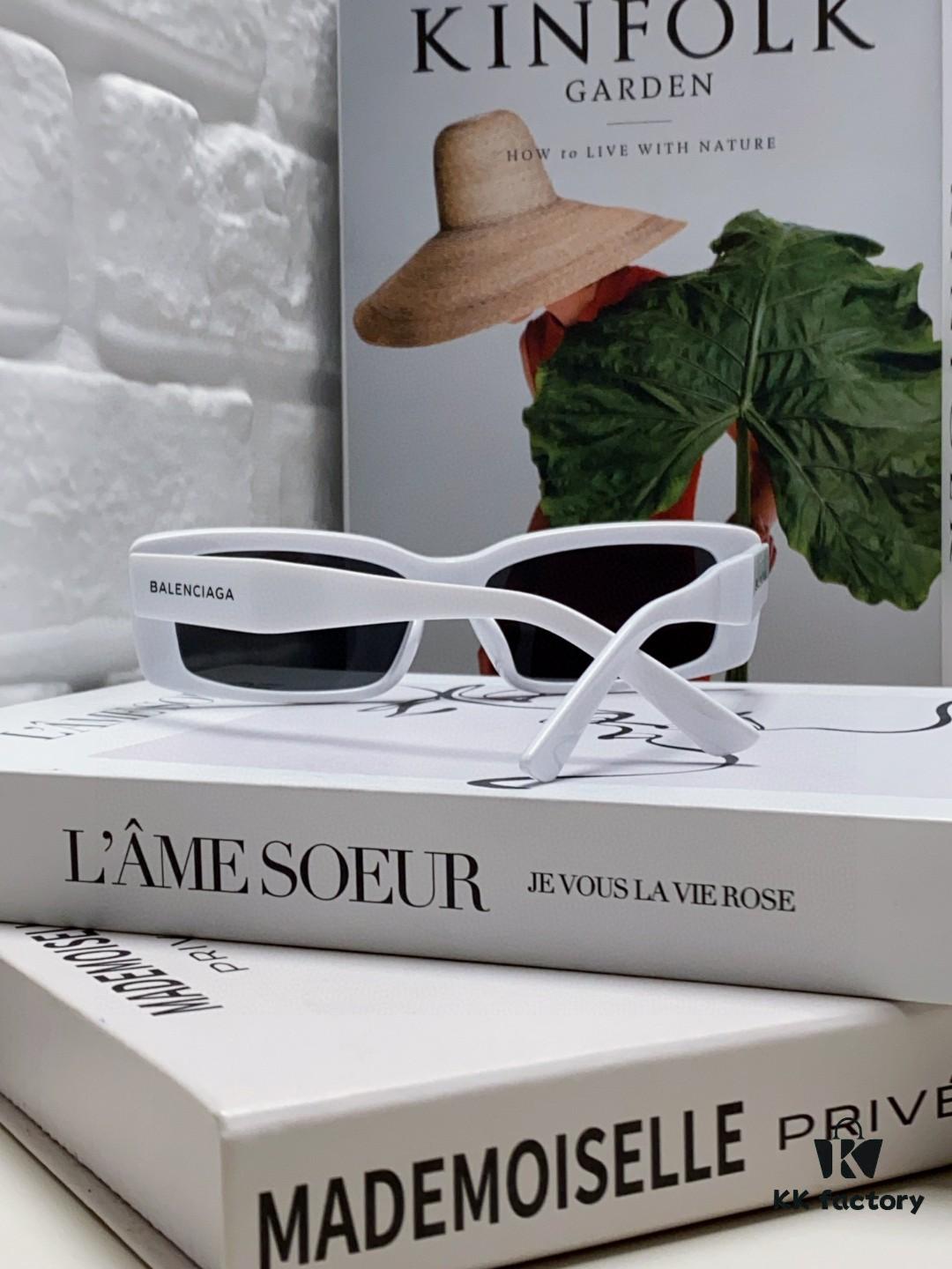 Balenciaga 2025 New Arrival European and American Fashion Statement Square Sunglasses, Instagram-Trending Rectangular Sun Glasses with Wide Lettering, Avant-Garde Unisex Eyewear